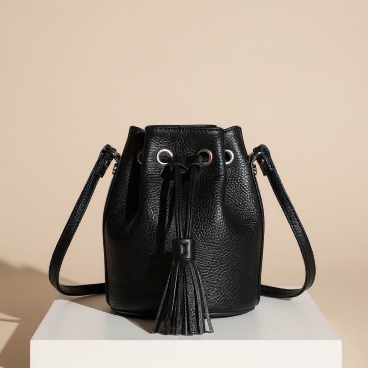 Scarlet bucket torba - crna